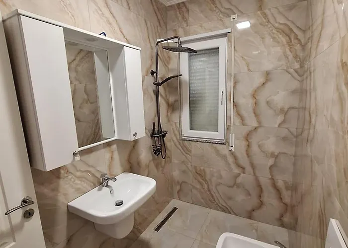 アパート L 2 ティラナ